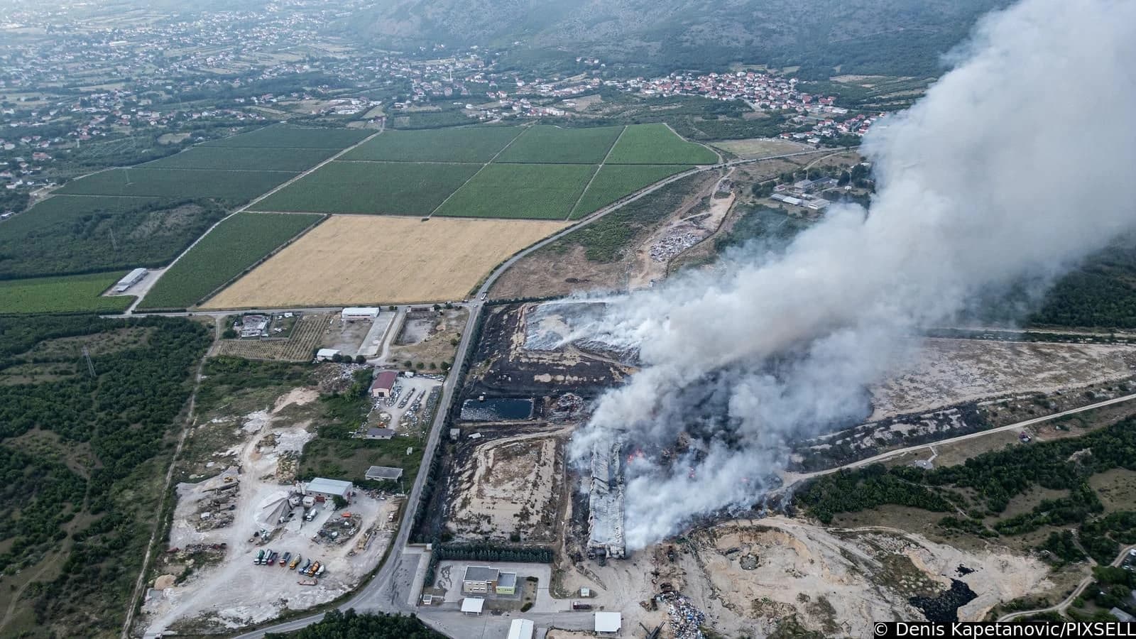 Požar kod deponije Uborak uspješno lokaliziran i stavljen pod kontrolu