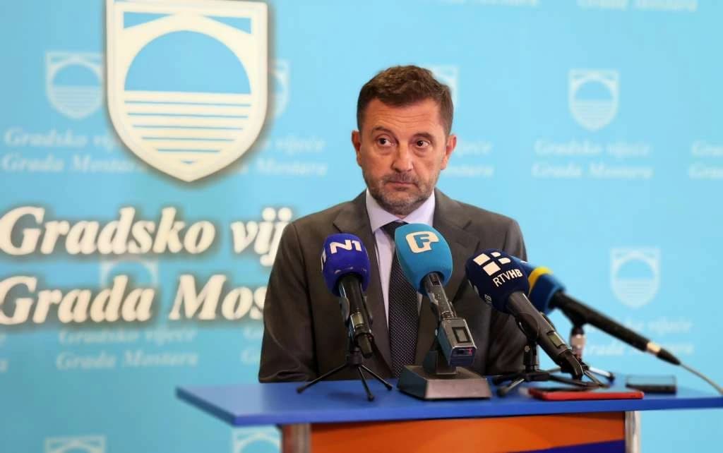 Kordić o aktivistima: Nemaju pametnijeg posla, pa protestuju na 40 stepeni, bolje bi im bilo da nam pomognu u čišćenju
