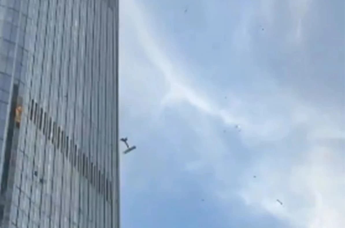 Drama u Pekingu: Avion udario u najviši neboder