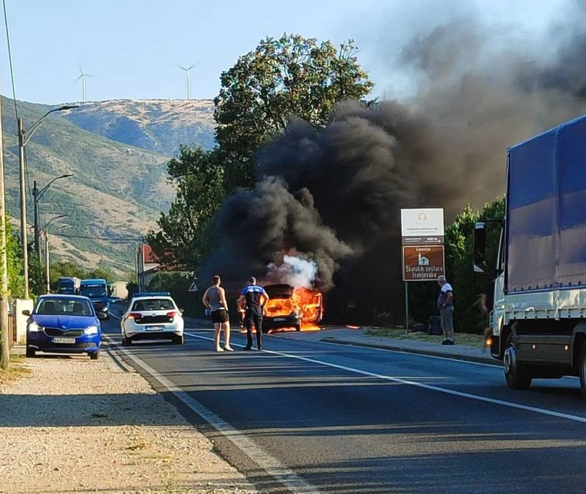 Izgorio automobil