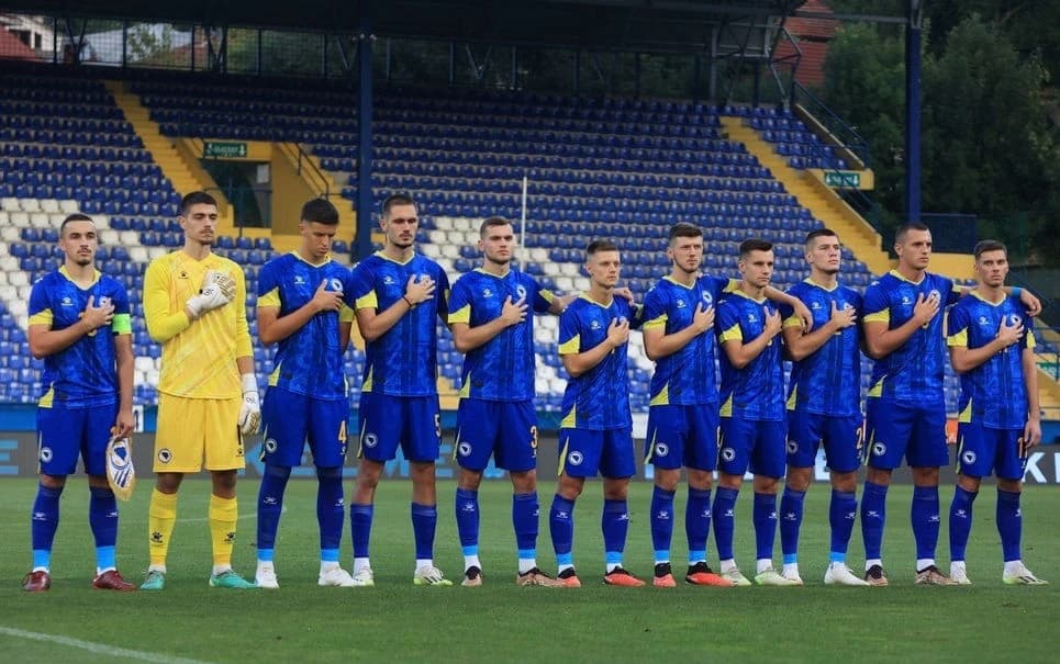 Sučić (peti s desna na lijevo) je igrao zajedno s Bašićem i Muharemovićem