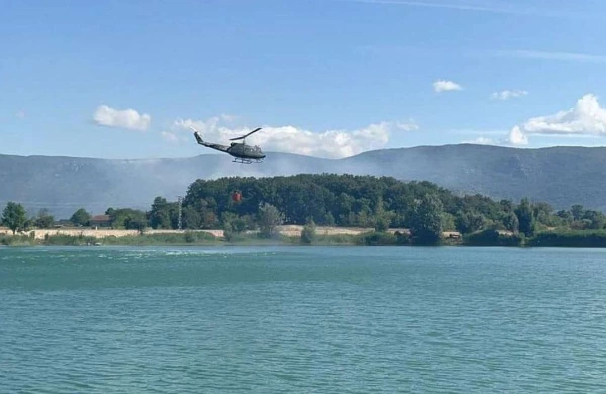 Bukti požar kod Drvara već treći dan: Tražili pomoć helikoptera, zahtjev odbijen zbog miniranog terena