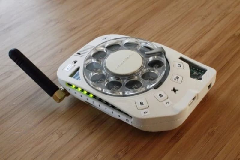 Napravljen prvi mobilni sa brojčanikom fiksnog telefona