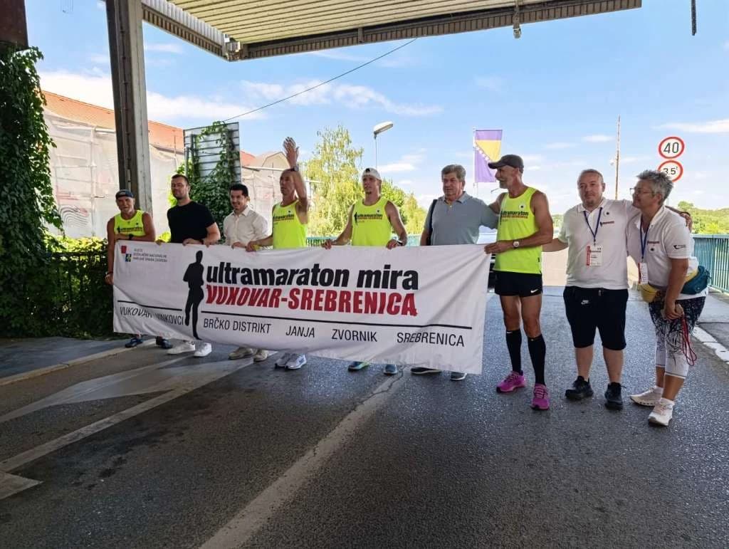 Na putu ka Potočarima: U Brčko stigli ultramaratonci iz Vukovara