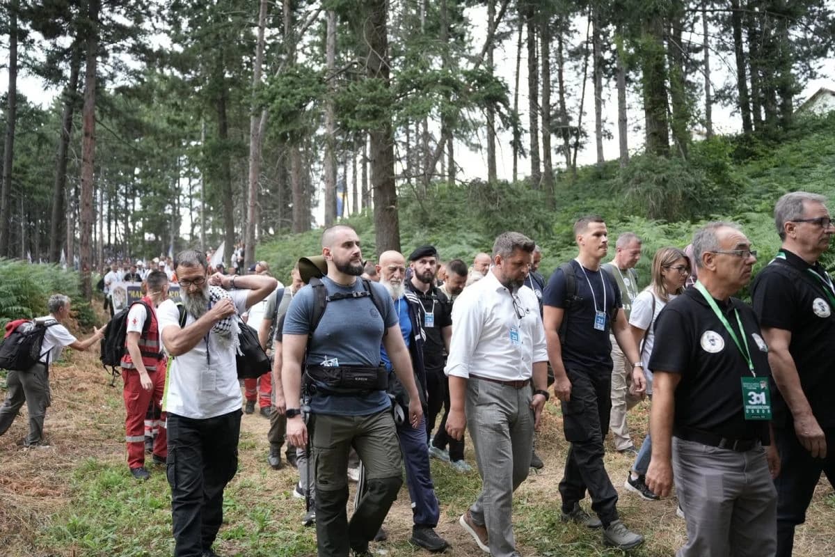 Delegacija iz Sandžaka na Maršu mira, predvodi je Zukorlić