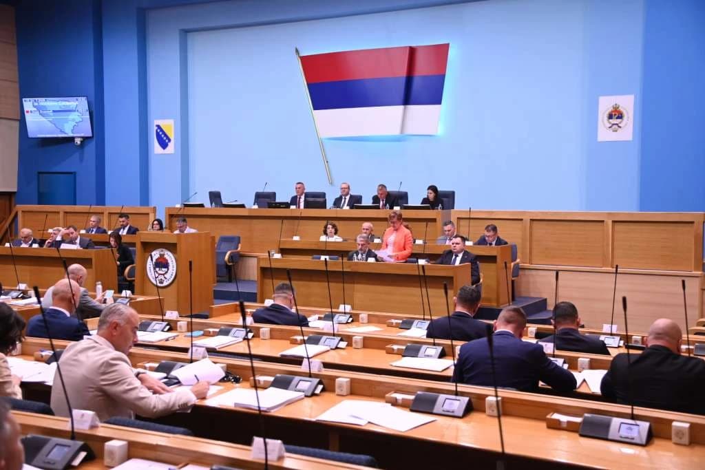 U RS-u usvojili zabranu isticanja zastave Armije RBiH, uvodi se kazna zatvora do pet godina