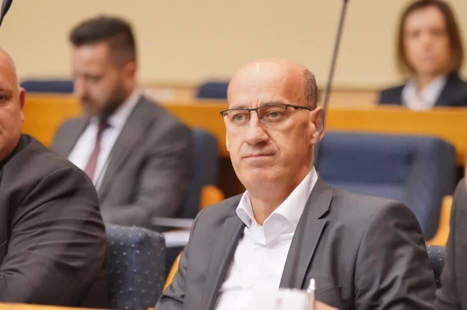 Ramiz Salkić: Nećemo dozvoliti zabranu zastave s ljiljanima, ona je dio naše historije