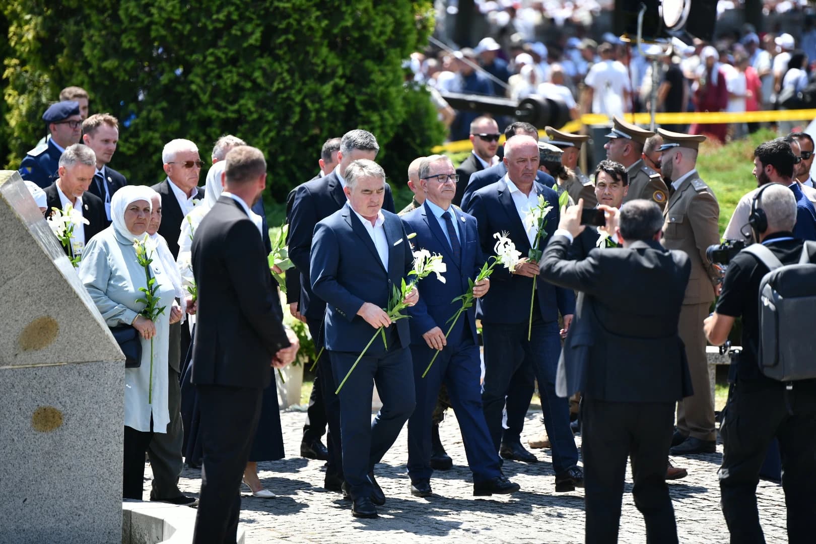 Polaganje cvijeća, Potočari, Željko Komšić, Munira Subašić, Denis Bećirović