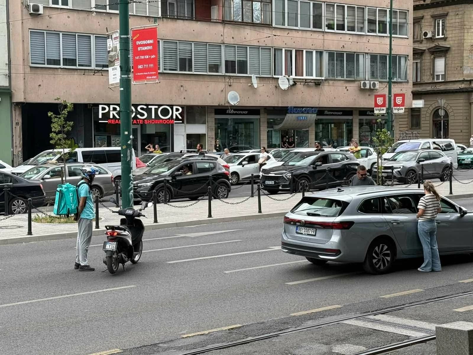 Počast žrtvama genocida u Srebrenici: U Sarajevu je sve stalo tačno u 12 sati