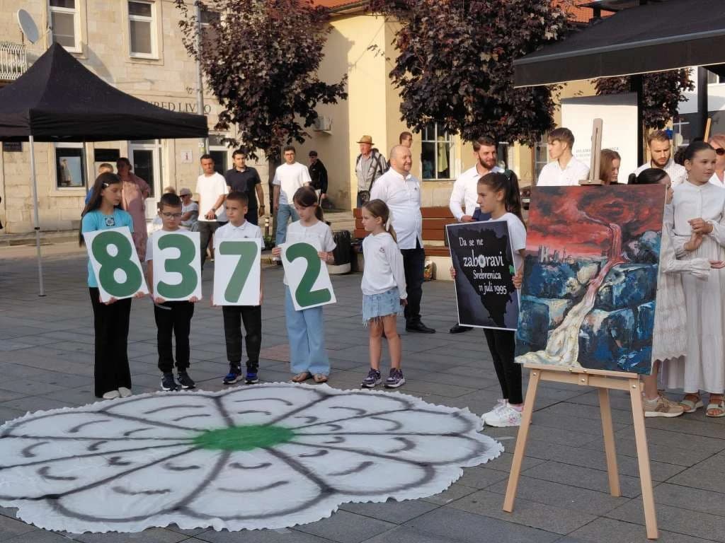 Veliki broj građana okupio se u Livnu u znak sjećanja na žrtve Srebrenice