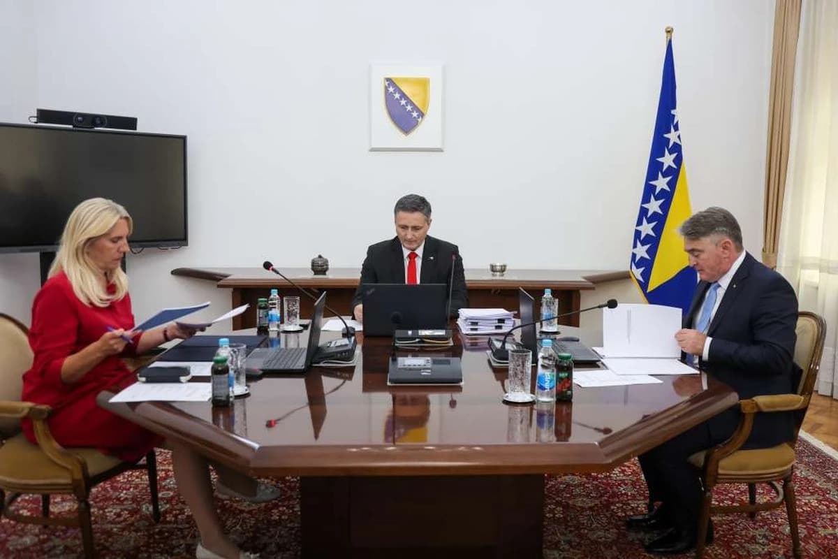 Članovi Predsjedništva BiH dijele po 360.000 KM tekuće rezerve