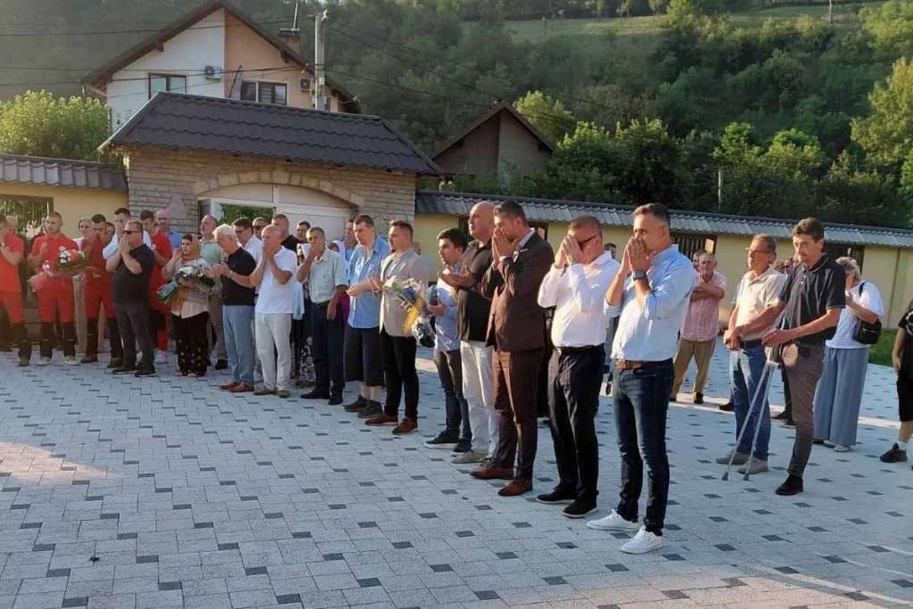 Odavanje počasti