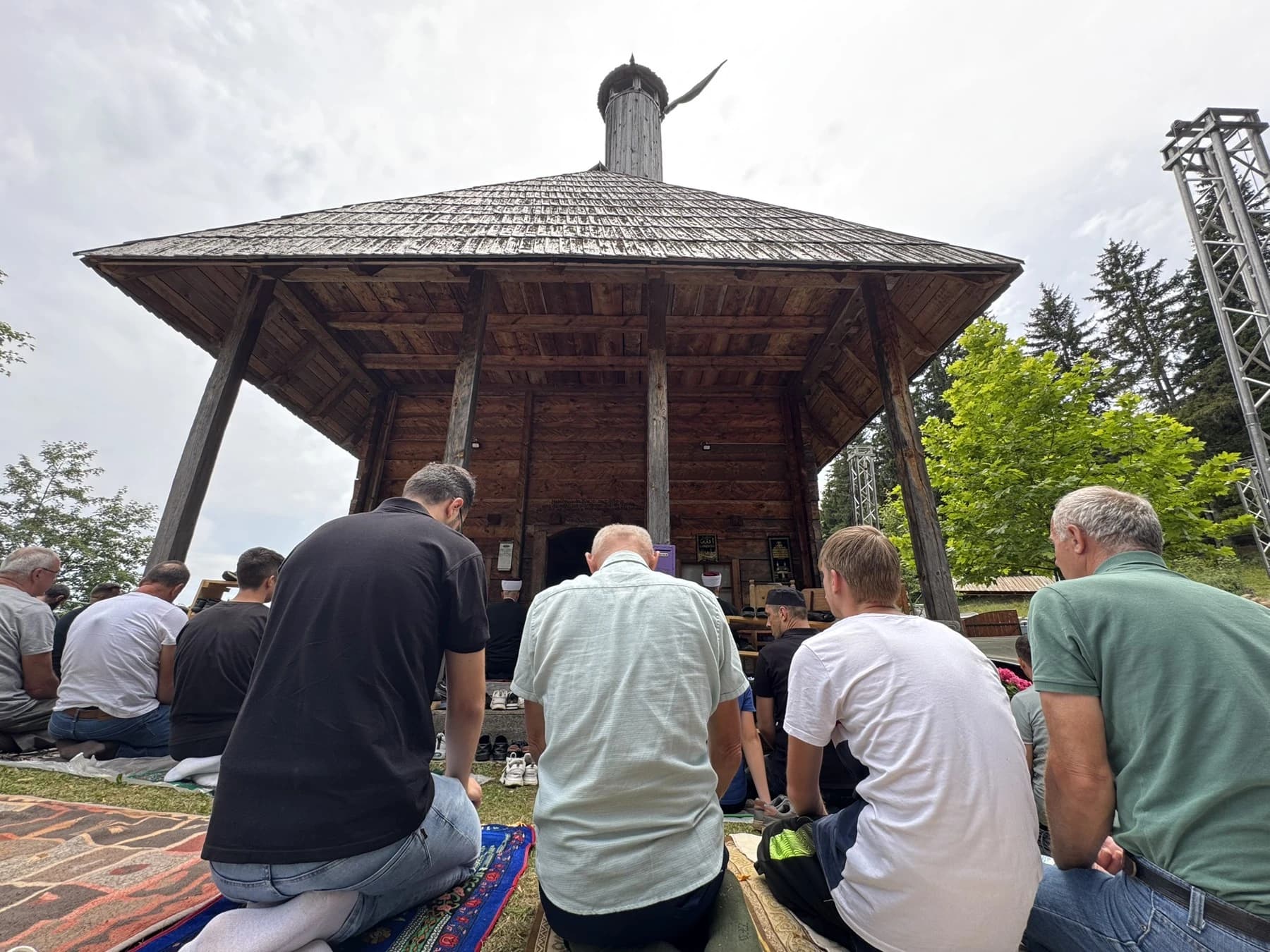 Učenjem hatma-dove pred dušu Hajdar-dede završena manifestacija "Dani bosanske duhovnosti-Karići 2026"