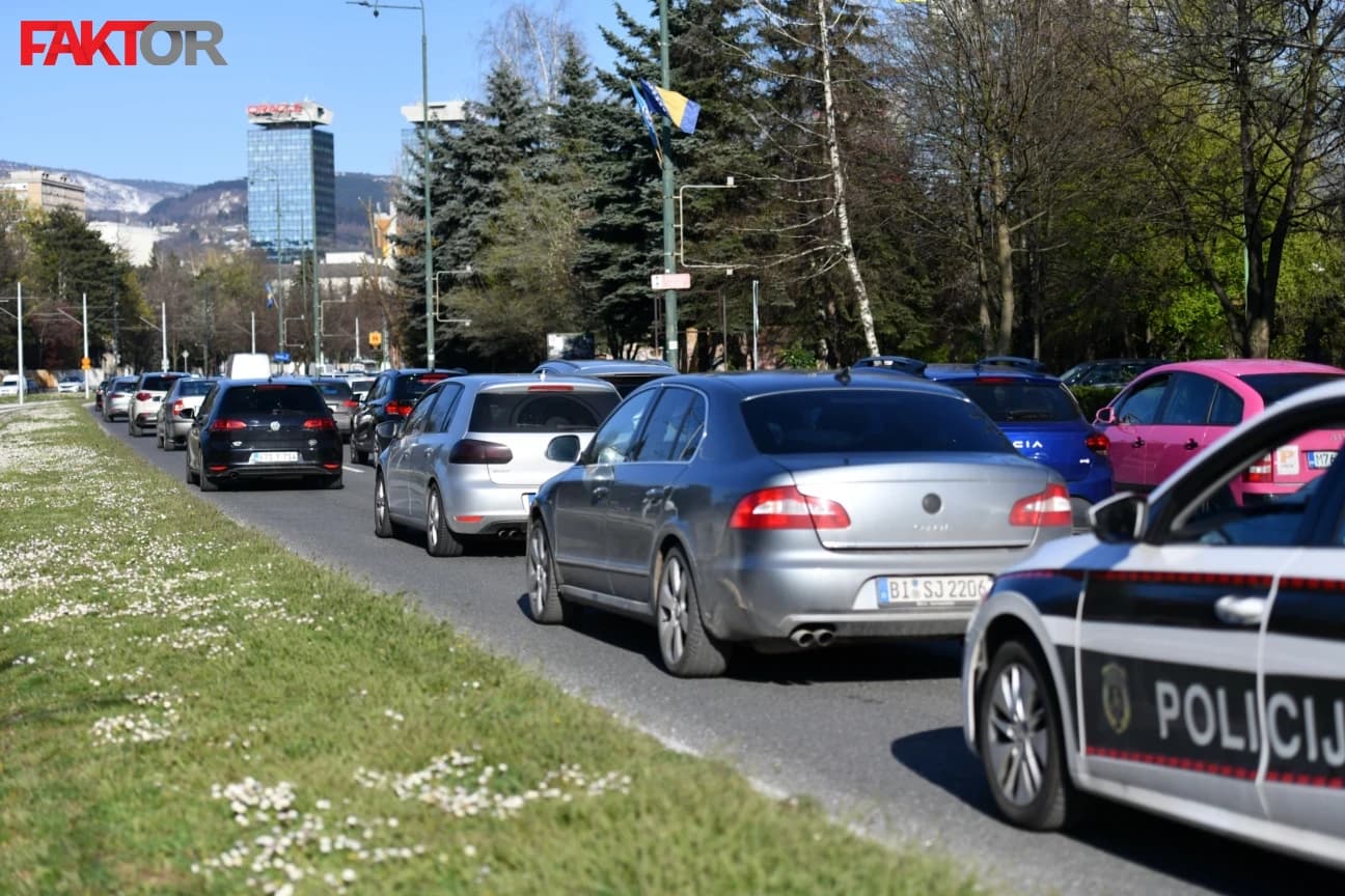 Pojačan intenzitet saobraćaja na graničnim prijelazima i u blizini većih gradskih centara