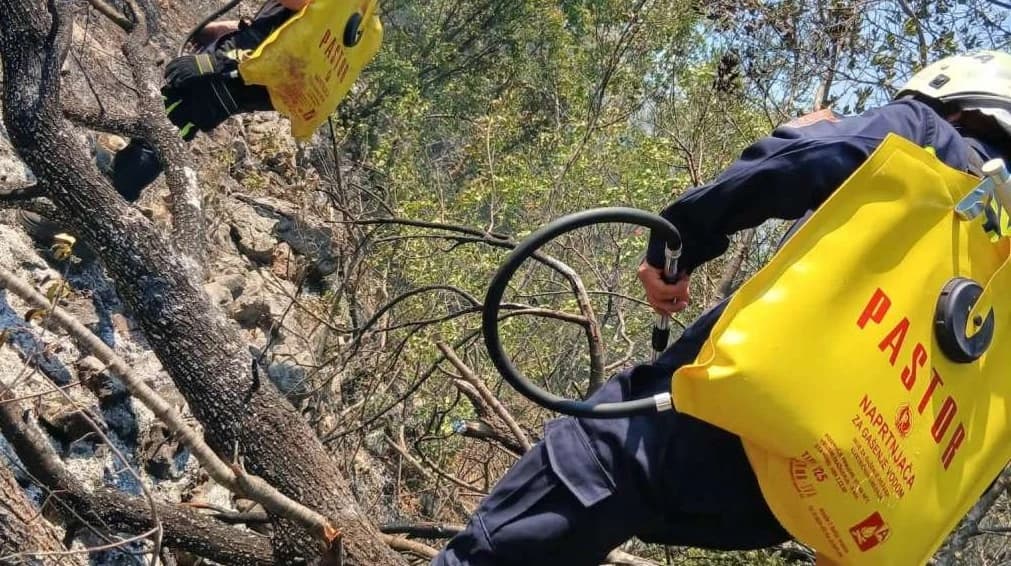 Požar kod Širokog Brijega se proširio na područje Čitluka: Dva Air Tractora gase