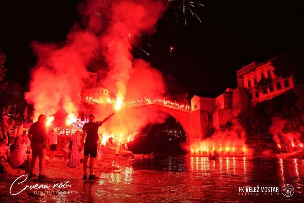 Spektakl na Crvenoj noći u Mostaru: Mijenjaju se treneri, igrači, predsjednici, ostaje Velež!
