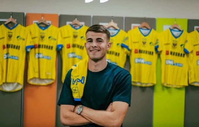 Samed Baždar predstavljen u novom klubu, zadužio je devetku