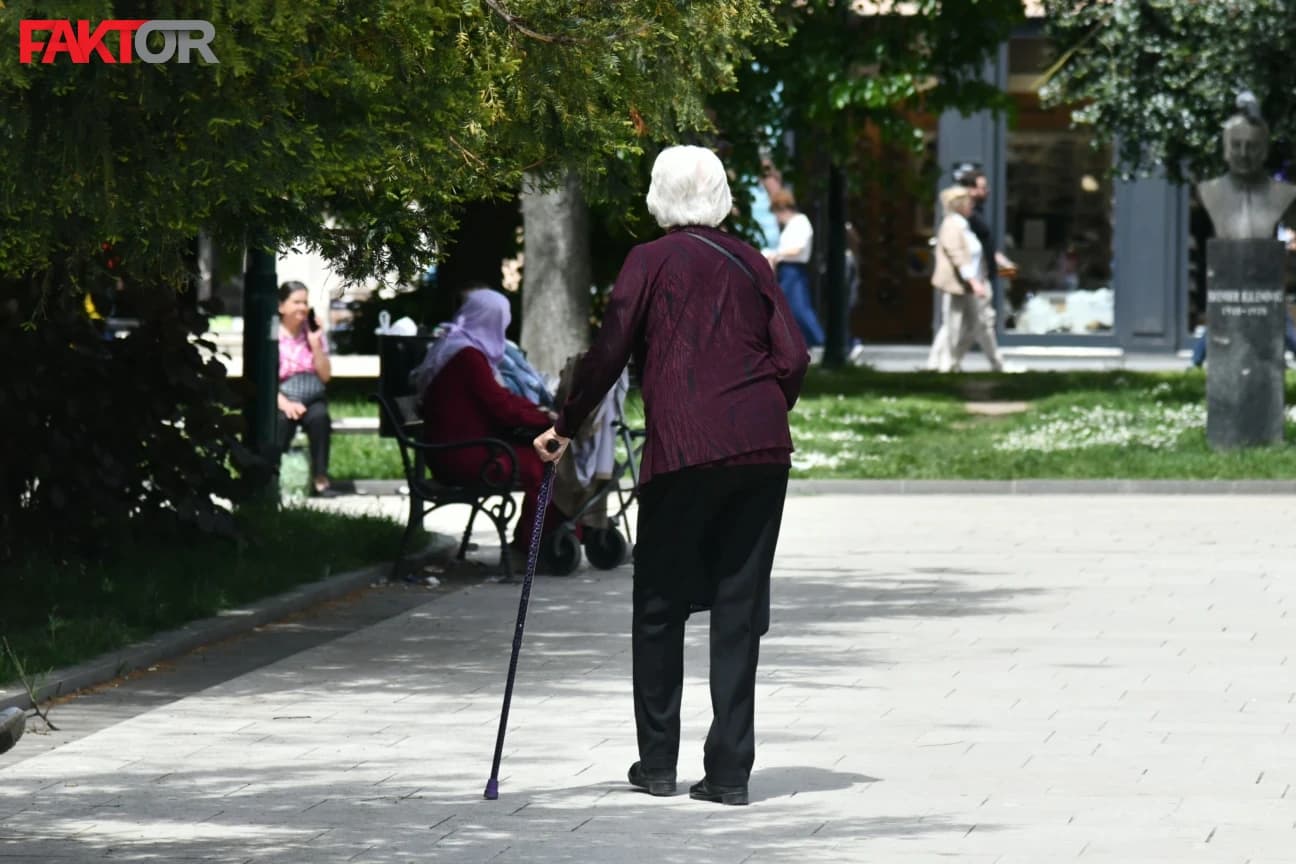 Penzioneri u TK uz augustovsku penziju dobit će i po 100 KM pomoći kantonalne Vlade
