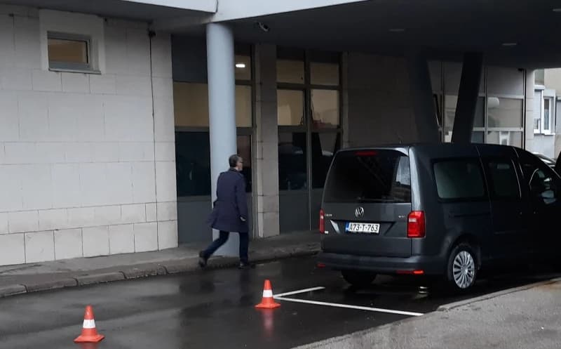 Jaxsmin Imamović ispred Kantonalnog tužilaštva TK