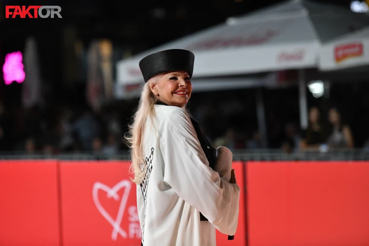 Hanka o sinoćnjem outfitu na crvenom tepihu: Rekla sam "neka me i 'razapnu', ali to je moj krik!