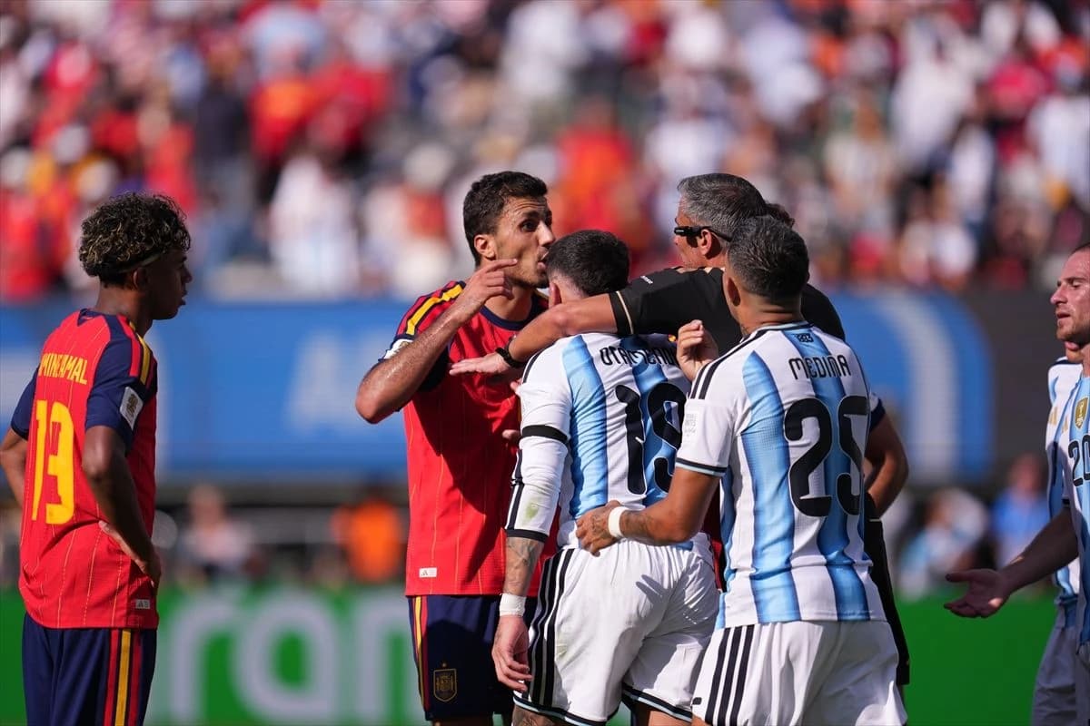 FIFA izrekla kazne za finale SP-a: Paredes brutalno kažnjen, ali nije jedini!