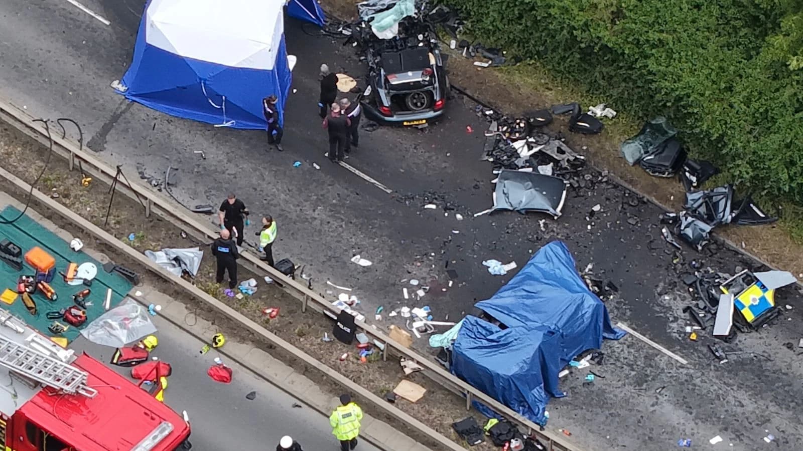 U saobraćajnoj nesreći u Velikoj Britaniji poginulo sedam osoba, među njima dva policajca