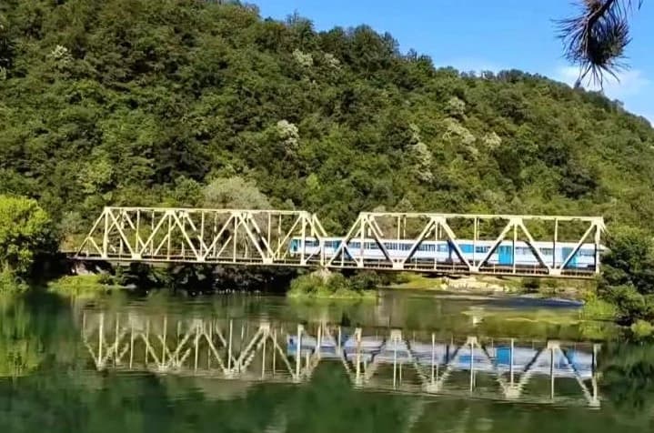 Redovni voz Bihać - Bosanska Otoka od 31. augusta, poznati termini polaska i cijene karata