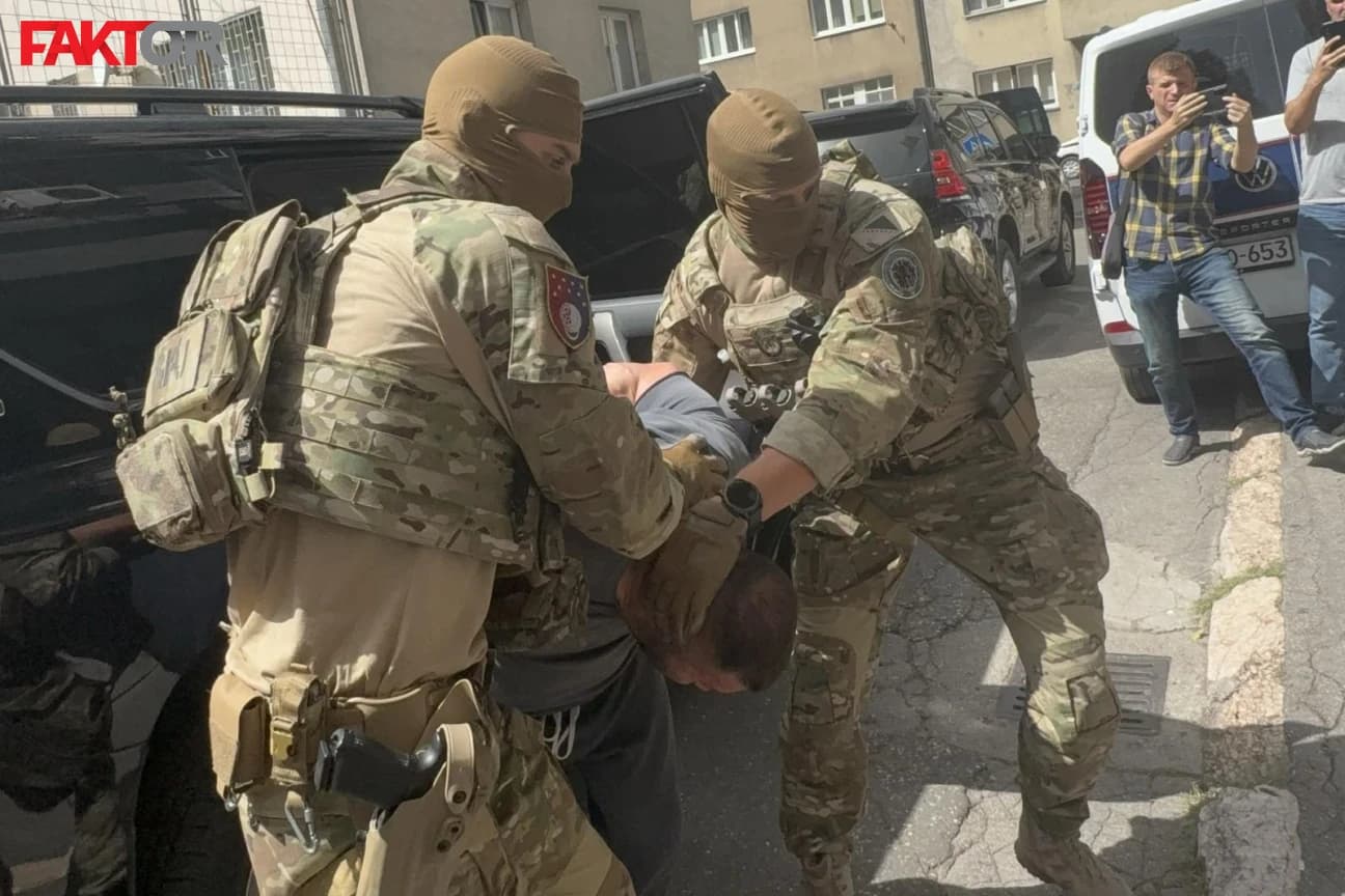 Šmrk pod jakom policijskom pratnjom priveden u MUP KS