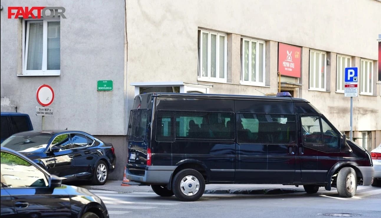 Velika akcija policije u Sarajevu i Travniku: Pretreseno preko 20 lokacija, devet osoba palo zbog droge, iznuda i oružja