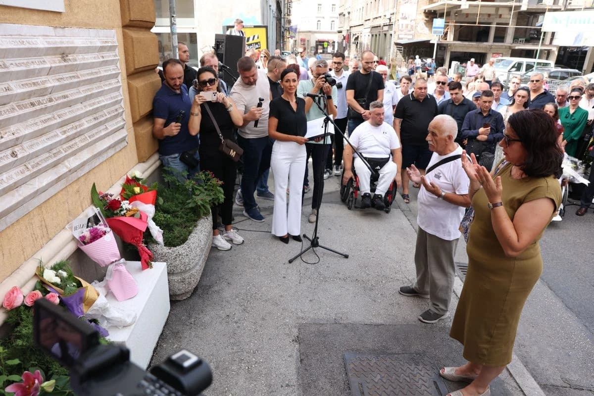 Obilježena 31. godišnjica masakra na Markalama: Od četničke granate ubijena 43 civila, 84 ranjena