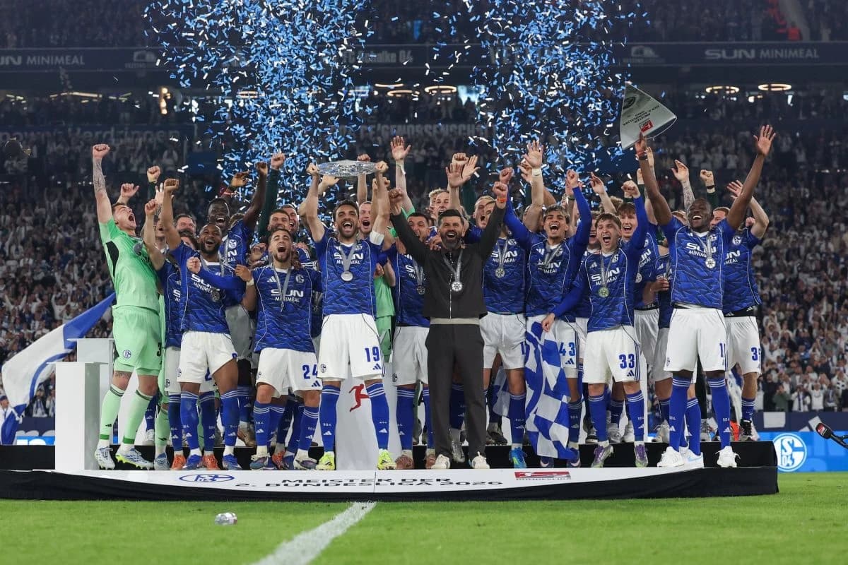 Schalke sa "zvukom sirene" pojačao napad i doveo konkurenciju Džeki