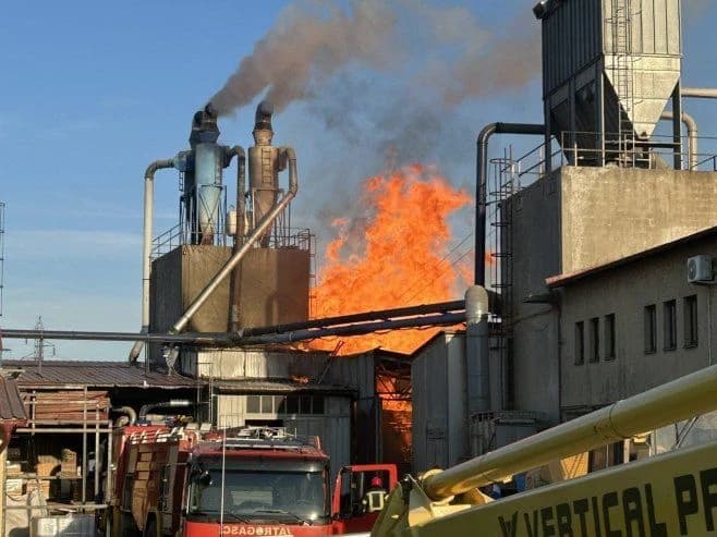 Gori pilana u Bijeljini, na terenu više vatrogasnih ekipa