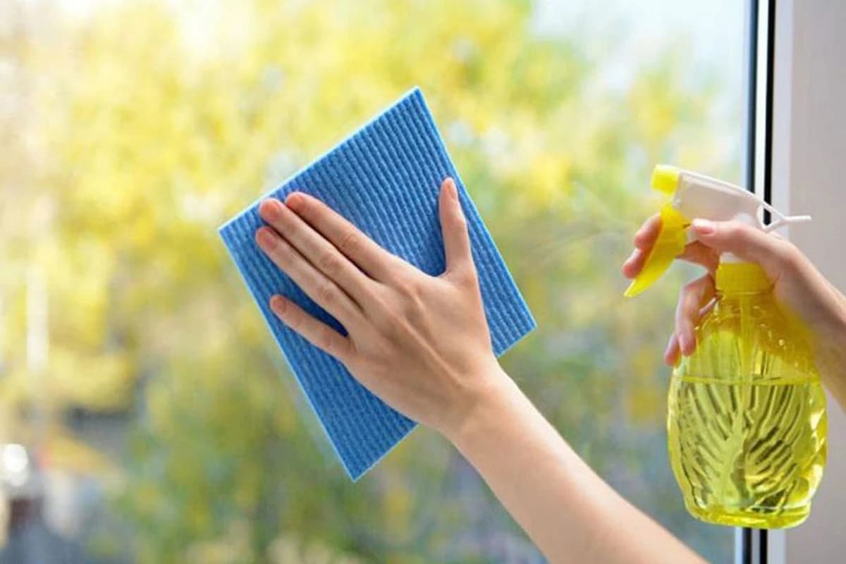 Prozori sjaje bez ijedne mrlje cijeli mjesec: U vodu za pranje dodajte samo 2 kapi ovoga