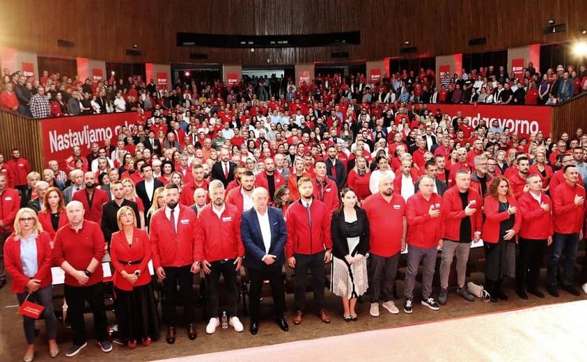 Nikšićeve lijepe riječi u Srebrenici i neugodno pitanje za Bećirovića