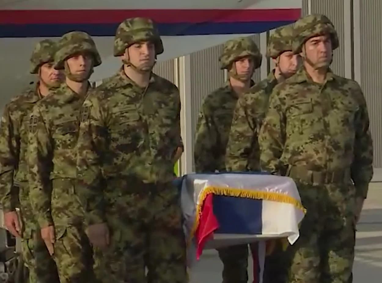 Državna sahrana ili učestvovanje članova Vlade Srbije na pogrebu zločinca Mladića neprihvatljivi su za EU