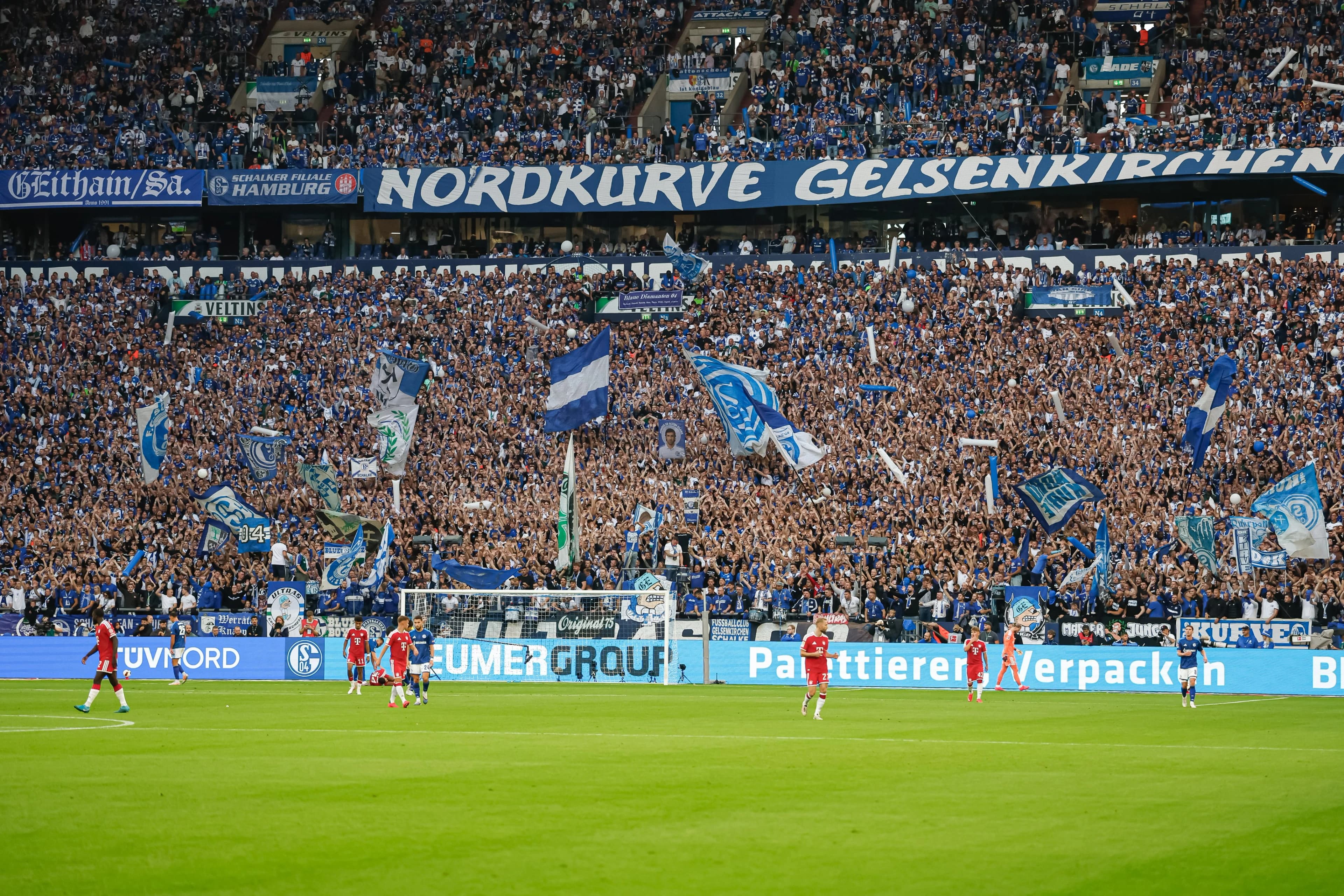 Schalke zaustavio Bayern, Džeki ni minuta