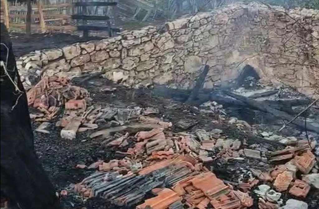 Vatra prišla kućama u Poljicama kod Drvara, upućen hitan apel dobrovoljcima