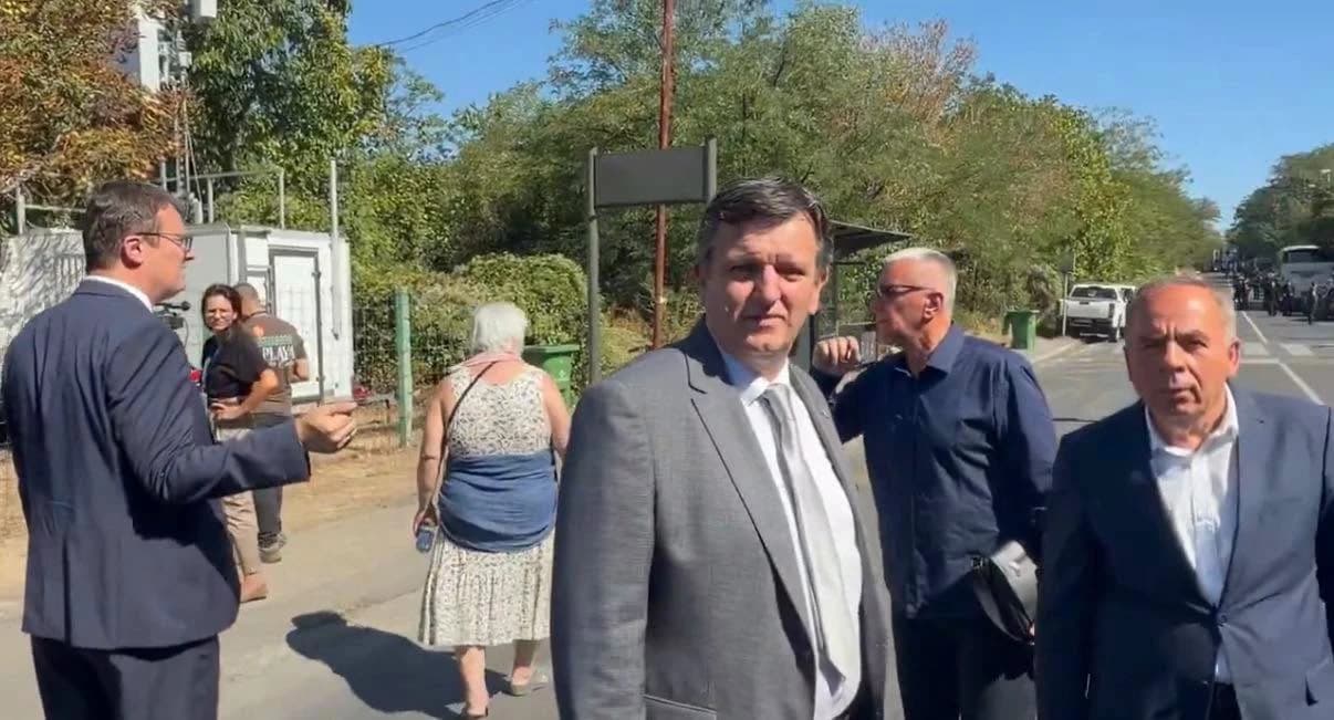 Kandidati SDS-a na sahrani: Blanuša i Božović prisustvuju ispraćaju krvnika Ratka Mladića