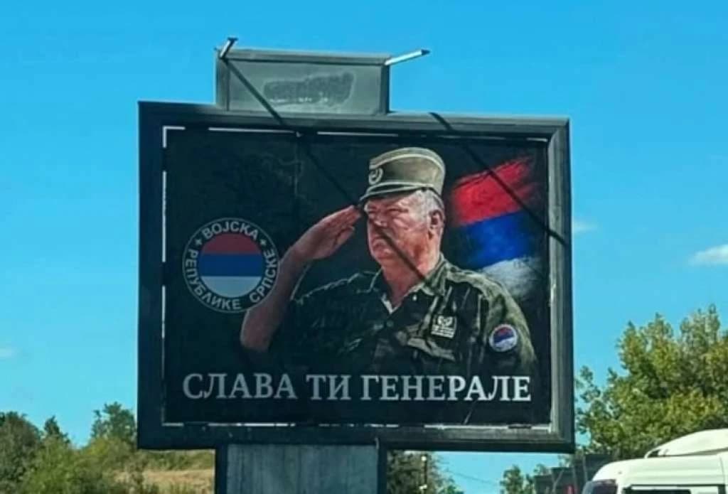 Sramne poruke: Na ulazu u Rogaticu postavljen bilbord koji veliča ratnog zločinca Ratka Mladića