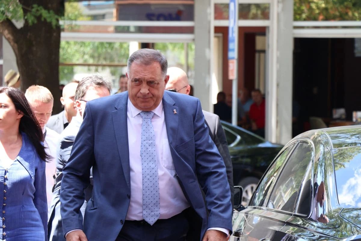 Dodik predvodio delegaciju zvaničnika RS-a na sahrani Ratka Mladića