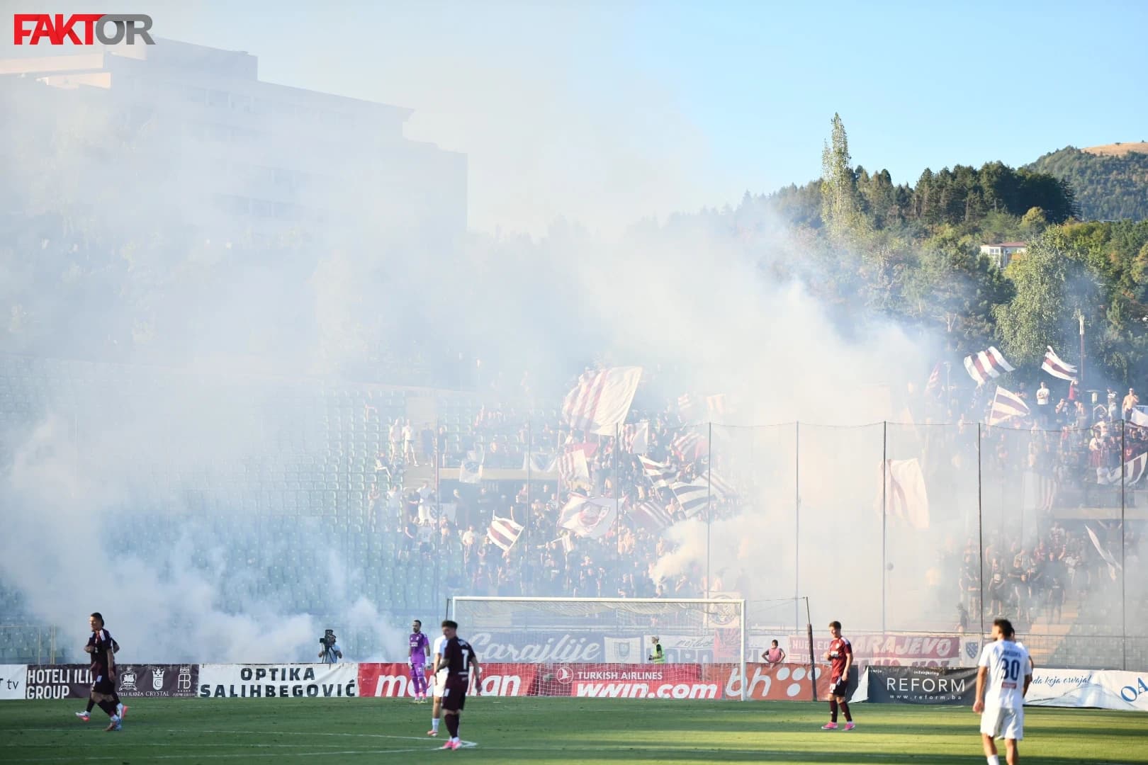 Navijači Sarajeva pred derbi na Grbavici: Daj mi majko šibicu...
