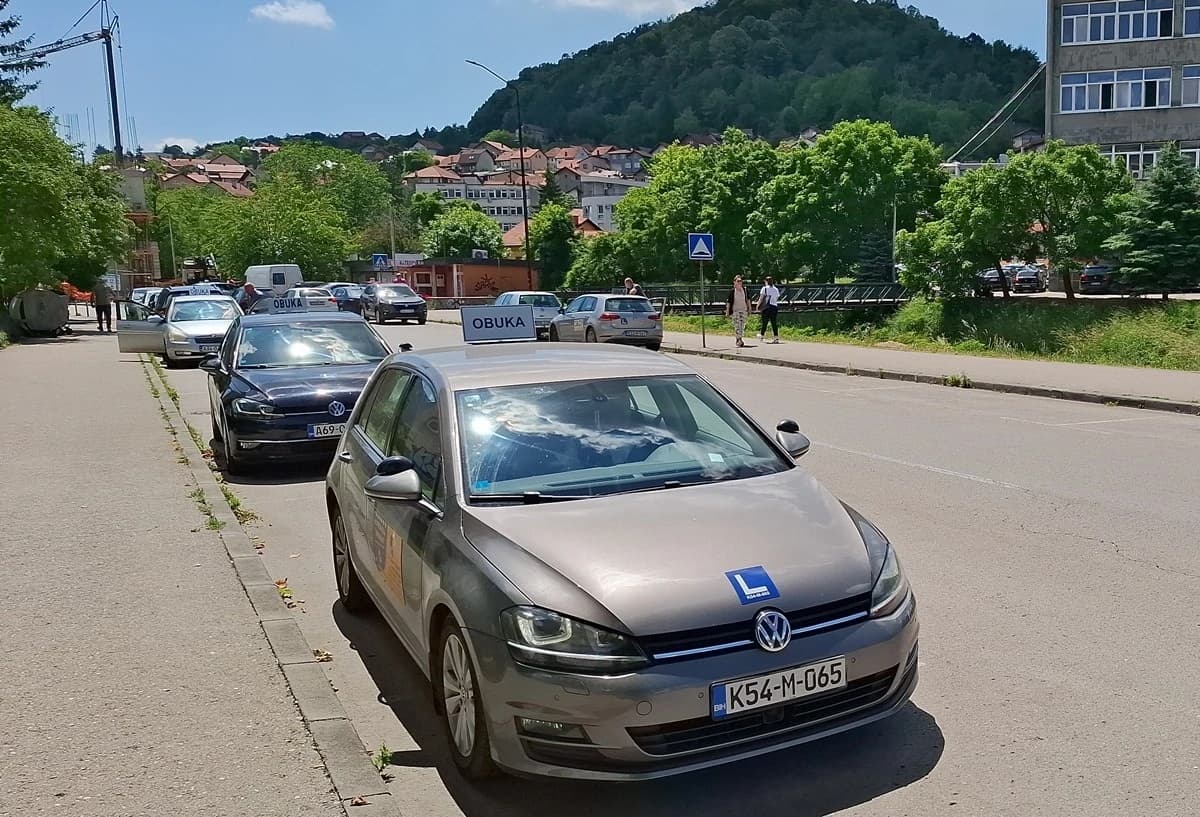 Vozila autoškola u Tuzli