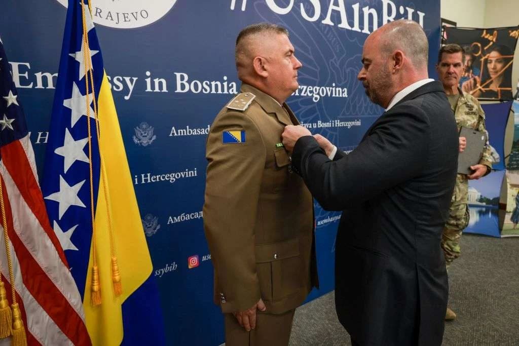 Odlikovanje Jusupoviću uručio Ginkel