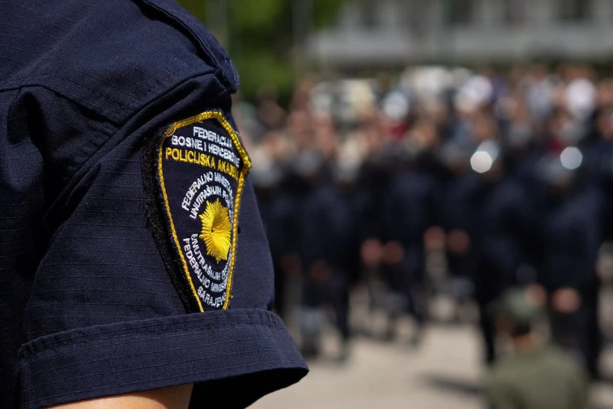 Dvojica kadeta Policijske akademije na Vracama veličala Ratka Mladića, pokrenut postupak