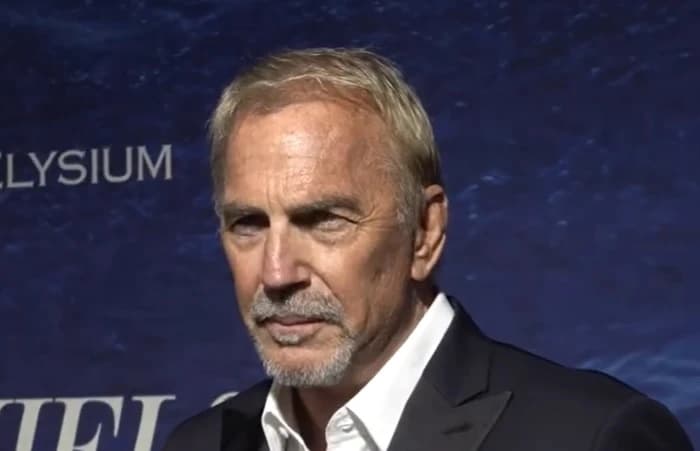Kevin Costner (71) živi sto na sat, viđen je sa čak tri djevojke, sve su mlađe 30 godina