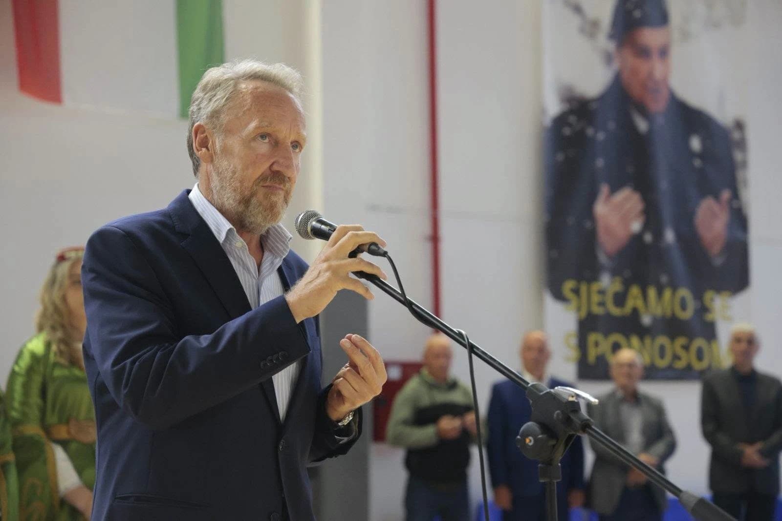 Izetbegović poručio iz Travnika: Ukoliko se patrioti ne ujedine, u pitanje će biti dovedena i sama država