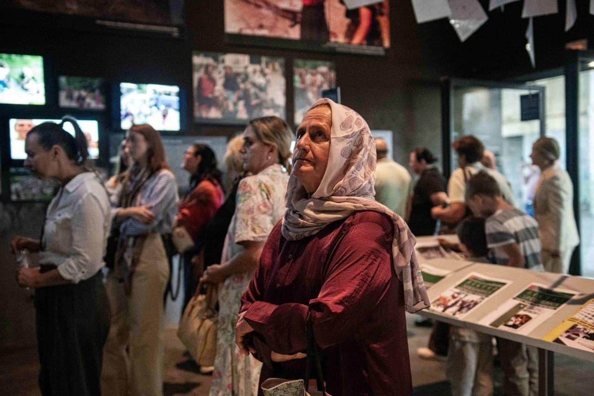Otvorena izložba "Ona, Srebrenica" posvećena ulozi žena u borbi za istinu