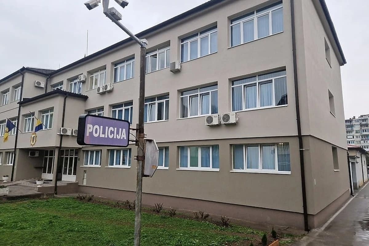 U Goraždu uhapšena četiri muškarca iz Srbije: Kroz prozor automobila pokazivali tri prsta, vozili pijani