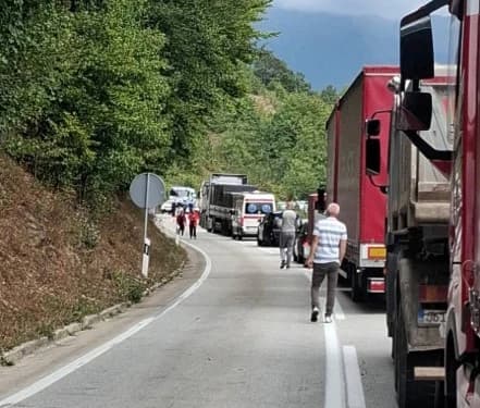 Saobraćajna nesreća na prevoju Komar: Dvoje povrijeđenih, saobraćaj obustavljen