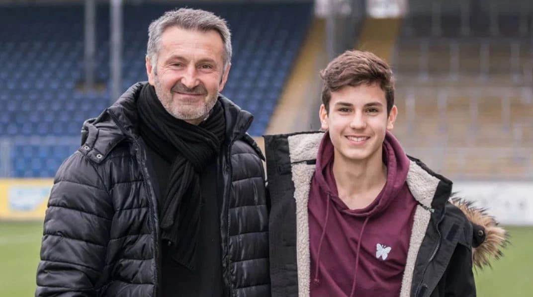 Nebojša Nešo Đurić sa sinom Lukom, novopečenim Zmajem